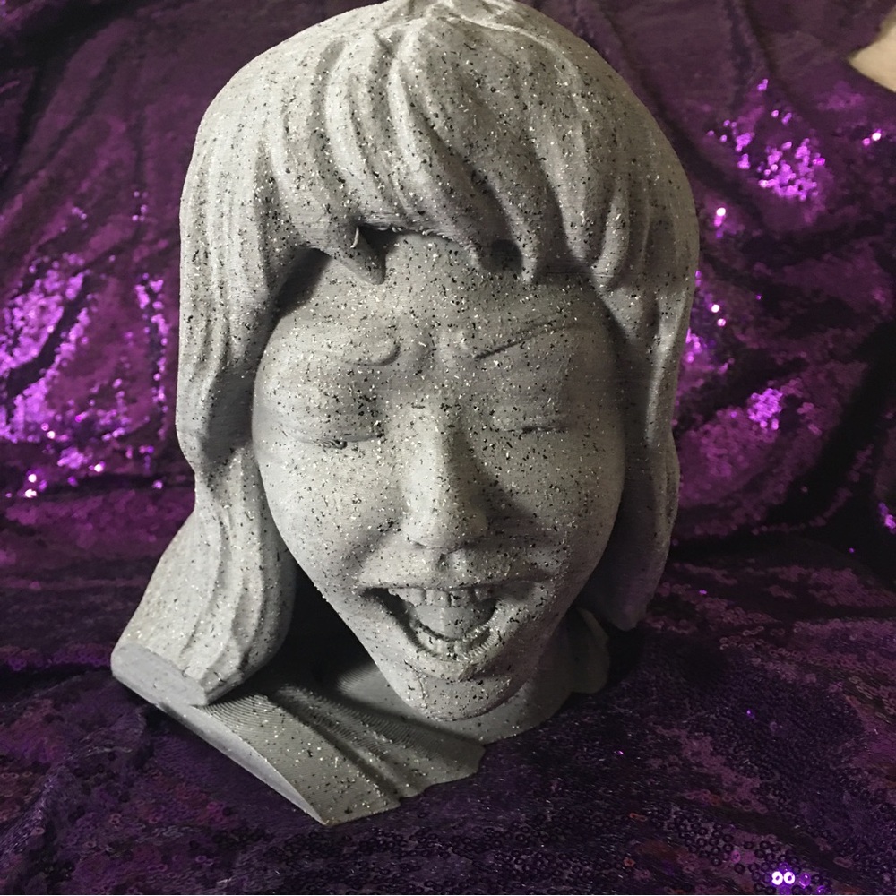 🟧Custom Made Singing Selena Headphones Stand * Firm On Price.